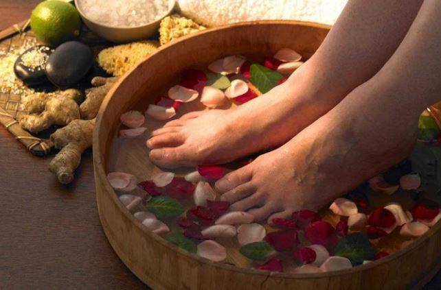 Ngâm chân thảo dược hỗ trợ cải thiện mất ngủ