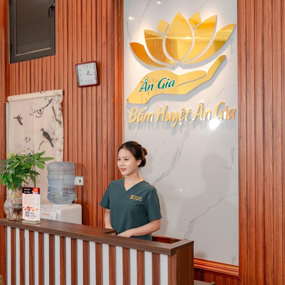 BẤM HUYỆT ÂN GIA